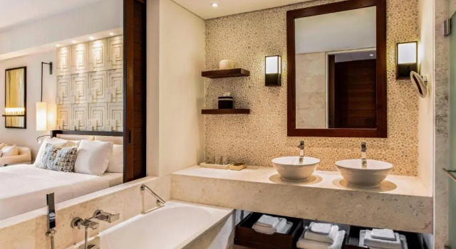 Двухместный номер Deluxe с балконом и с видом на сад The Romanos, a Luxury Collection Resort, Costa Navarino