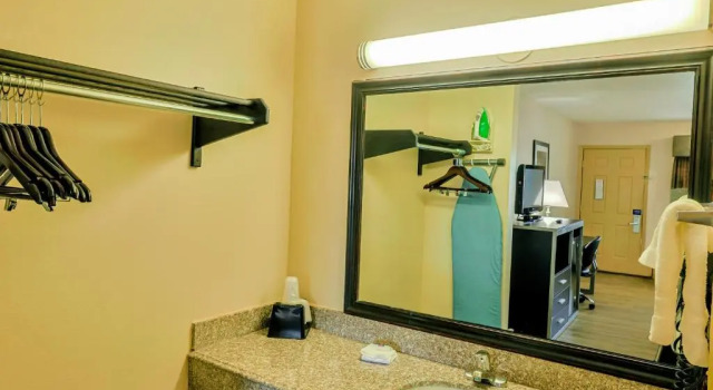 Четырёхместный номер Classic Motel 6 Nacogdoches TX
