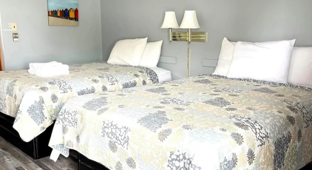 Четырёхместный номер Deluxe с красивым видом из окна Seacoast Motel