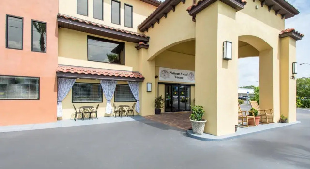 Quality Inn Daytona Speedway, Reserva ahora Hotel Daytona Beach Shores Zona de la Playa de Daytona