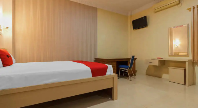 Люкс RedDoorz @ Malalayang Manado