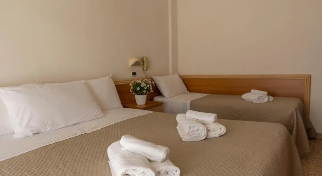 Трёхместный номер Standard с балконом Hotel Atlas