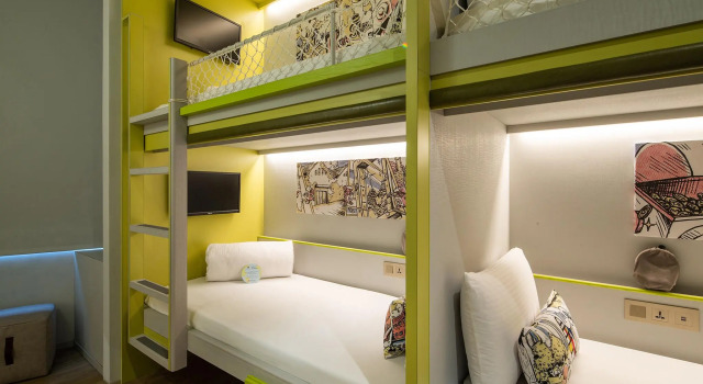 Четырёхместный номер Standard No Window Cosmos Hotel Huashan Town