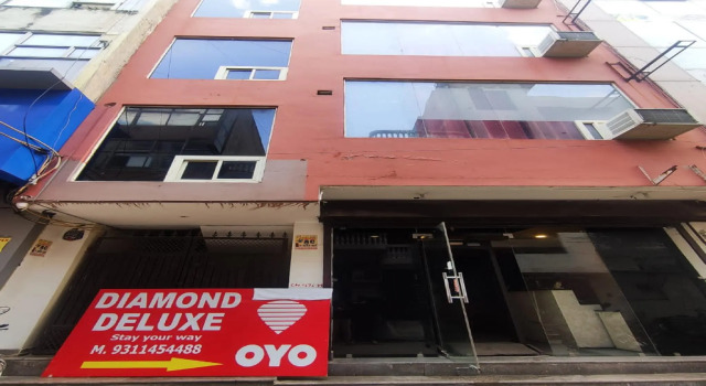 OYO 82842 Diamond Deluxe