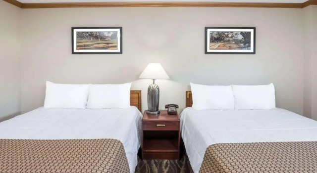 Четырёхместный номер Deluxe Knights Inn Jacksonville