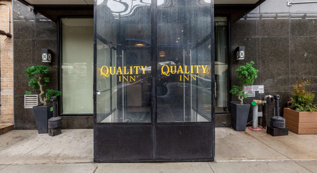 Quality Inn near Sunset Park, Забронировать Отель Отели Бруклина с парковкой, рядом с 36-я стрит (линия 4-й авеню дивизиона "Би-Эм-Ти"), Парковка