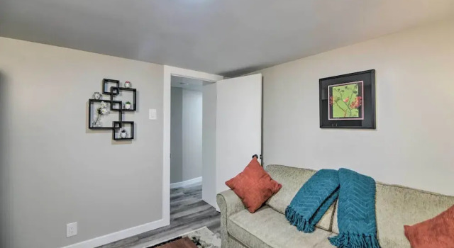 Fresh Downtown Longmont Apartment - Walk to Main!, Reserva ahora Apartamento Longmont Colorado