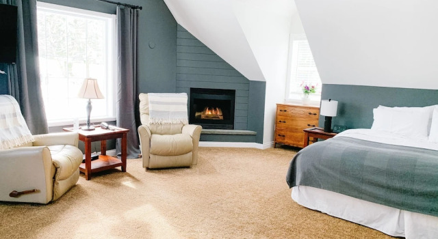 The Inn at the Ninth Hole Bed & Breakfast, Boek Bed and Breakfast Hotels in Brits Columbia met parkeren, Parkeren