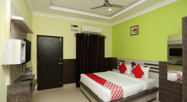 OYO 24317 Aditya Guest House 3