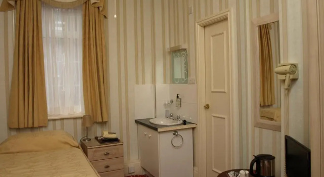 Номер Standard Clifton Park Hotel