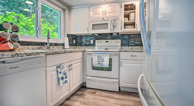 Коттедж Spacious Brandon Home w/ Private Outdoor Pool