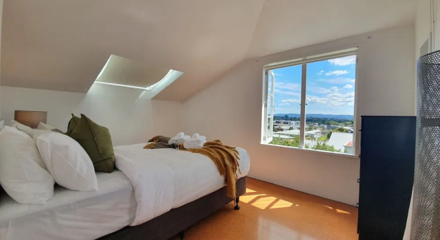 Bright And Modern Oasis In Kingsland