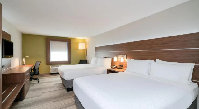 Четырёхместный номер Standard Holiday Inn Express Prince Frederick by IHG