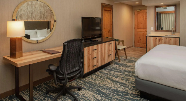 Двухместный номер Standard Edgewater Missoula, Tapestry Collection by Hilton