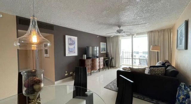 2BR Condo at Isla Verde Beach, Rezerwuj Hotel Isla Verde 