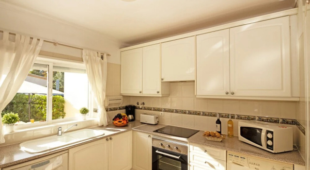 Апартаменты с 4 комнатами с балконом и с видом на бассейн Townhouse Moreton
