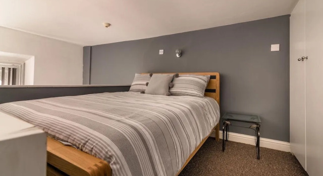 1 Bed Old Town City Studio near Theatre Suit Work or Leisure, Забронировать Апартаменты/квартира Отели Кингстон-апон-Халл с завтраком, рядом с Плавучий маяк Сперн, Завтраки