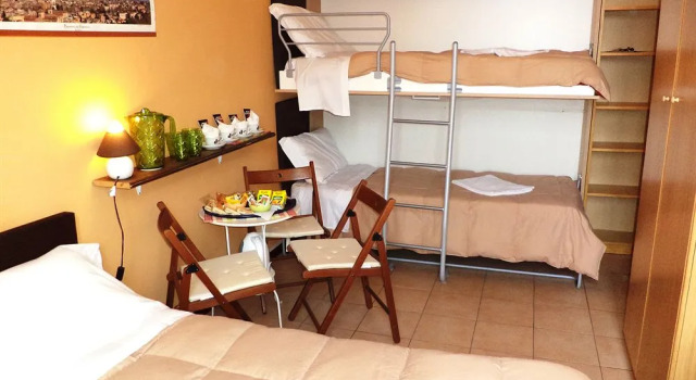 Tomas Bed  Breakfast, Забронировать Отель Отели Рима с парковкой, рядом с Собор Святого Петра, Парковка