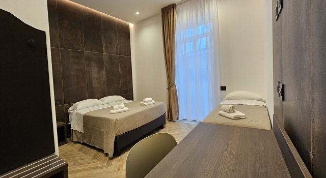 Dimora Neapolis Deluxe, Забронировать Отель Отели Неаполя с парковкой, рядом с Кафедральный собор Неаполя, Парковка