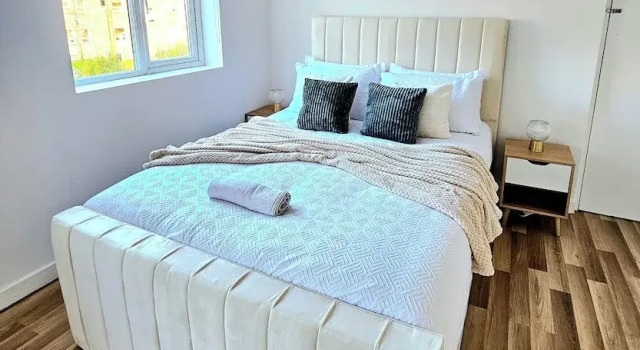 Коттедж с видом на сад Spacious Haven with Free Parking