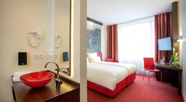 Трёхместный номер Comfort PLAZA Premium Berlin Kurfürstendamm