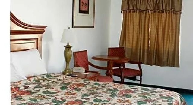 Люкс HWY Express Inn and Suites