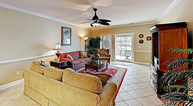 New Listing! Centrally Located W/ Pool 3 Bedroom Condo, Забронировать Апартаменты/квартира Отели Миртл-Бич с парковкой, рядом с PineHills Palmetto at Myrtlewood Golf Club, Парковка