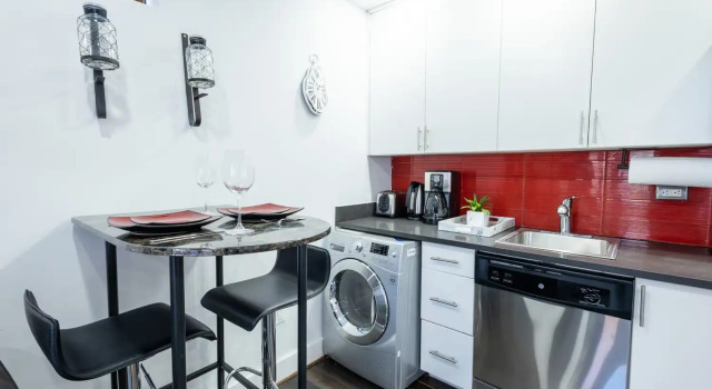 809-5b Luxury Studio With a Private Balcony
