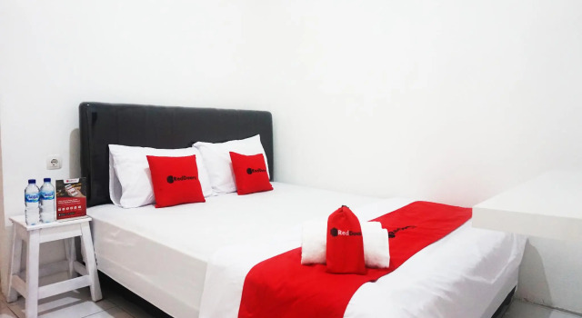 RedDoorz @ Jalan Tanjung Blitar, Book Hotel Hoteller i Blitar med parkering, Parkering