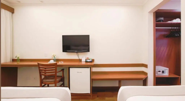 Трёхместный номер Standard Vinhedo Plaza Hotel