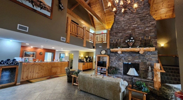 Pine Peaks Lodge & Suites, Buchen Sie Hotel Crosslake USA