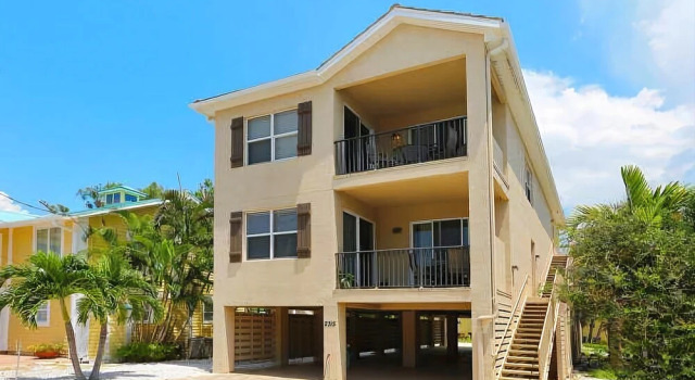 Tropical Daze Down 3 Bedrooms 2 Bathrooms Home