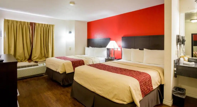 Четырёхместный номер Deluxe Red Roof Inn Austin - Round Rock