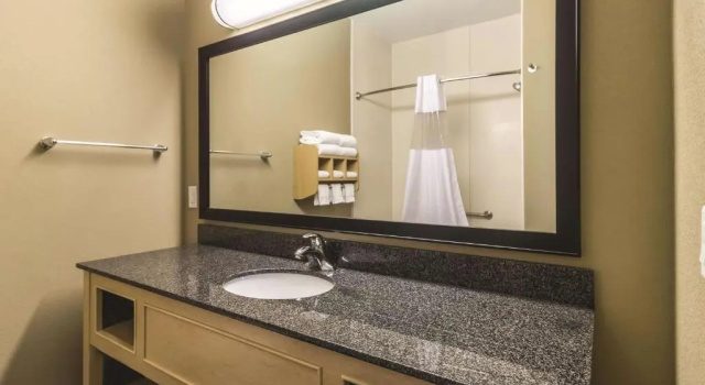 Четырёхместный номер Deluxe La Quinta by Wyndham Fargo-Medical Center