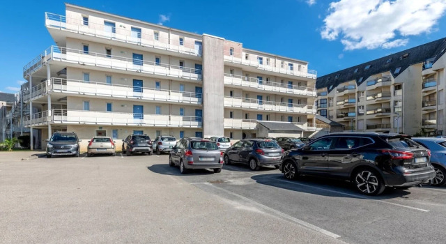Apartment in France With Stunning Sea View, Забронировать Апартаменты/квартира Отели Плугонвелен с парковкой, Парковка