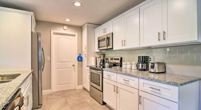 Коттедж Clearwater Home w/ Private Pool & Patio!