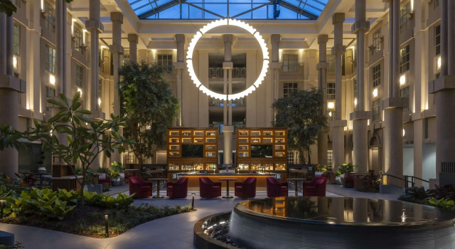 Hyatt Regency Greenwich, Varaa Hotelli Hotellit New England uima-altaalla, Uima-allas