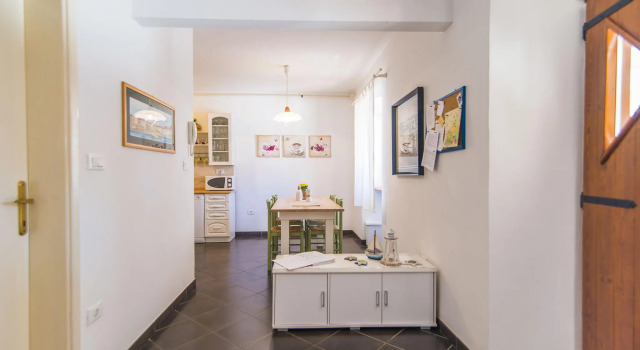 Charming stone house on a walking distance from the beach, Prenota Villa Valbandon Istria