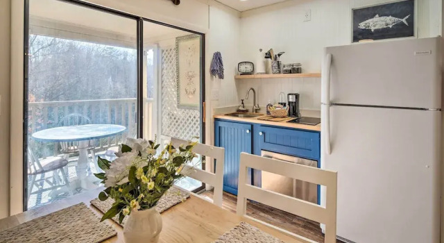 Balcony + Pool Access! Couples Escape in Lake Lure