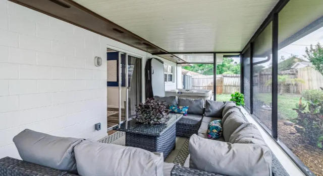 Коттедж Modern style 3Bedroom home with hot tub less than 5 Mins from Legoland