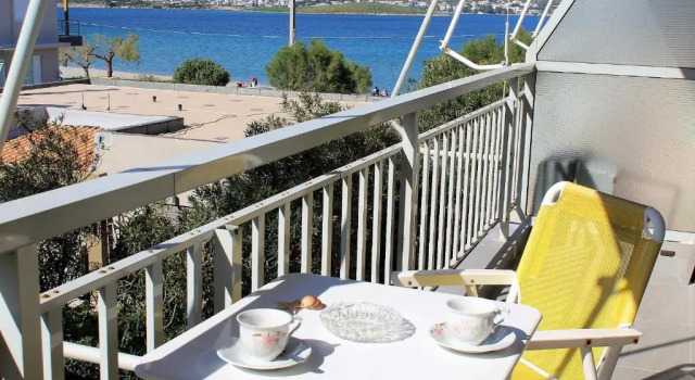 Apartment SEA VIEW in front of the beach of Agia Marina, Забронировать Апартаменты/квартира Отели Маркопоуло - Месогаиа с парковкой, Парковка