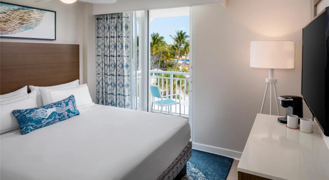 Двухместный люкс Resort View The Reach Key West, Curio Collection by Hilton
