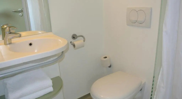Трёхместный номер Standard с красивым видом из окна ibis budget Chambéry Sud Challes Les Eaux