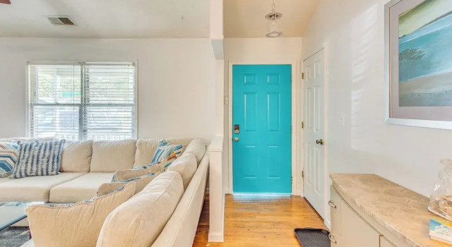 3 Mi to Ocean: Home w/ Deck in Little River!, Забронировать Дом для отпуска Коттеджи Южной Каролины, Коттедж