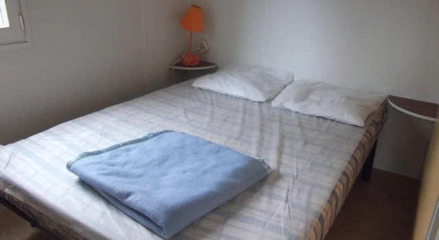 Camping des Lancieres, Rezerwuj Pole kempingowe Rogny-les-Sept-Ecluses 