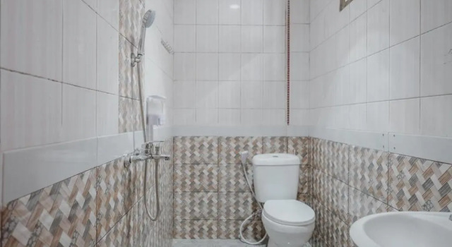 Полулюкс RedDoorz Plus near Istana Maimun Medan
