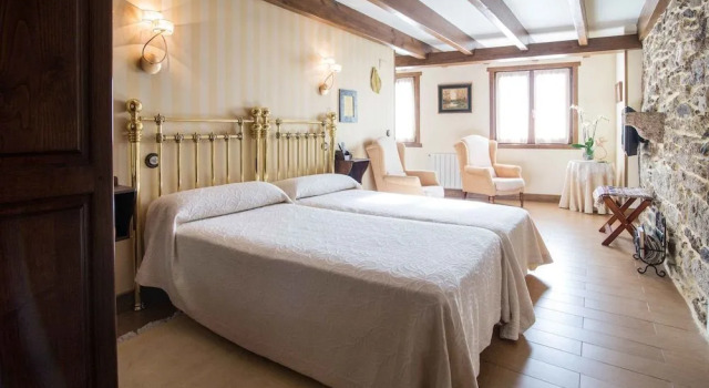 Arbores de Lenda, Book Hotel  