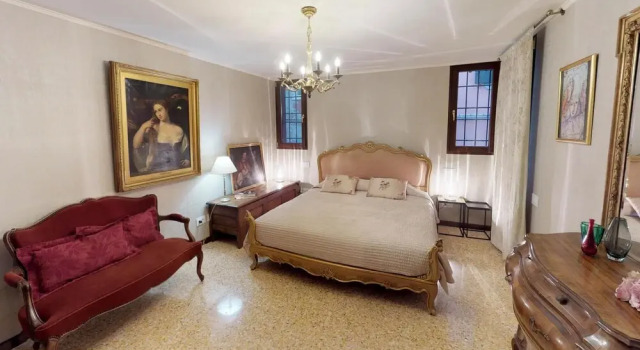 In Venice San Marco Beautifully Restored Apartment in a 15th Century Palace, Забронировать Апартаменты/квартира Апартаменты Венеции, рядом с Венецианское гетто, Апартаменты/квартира