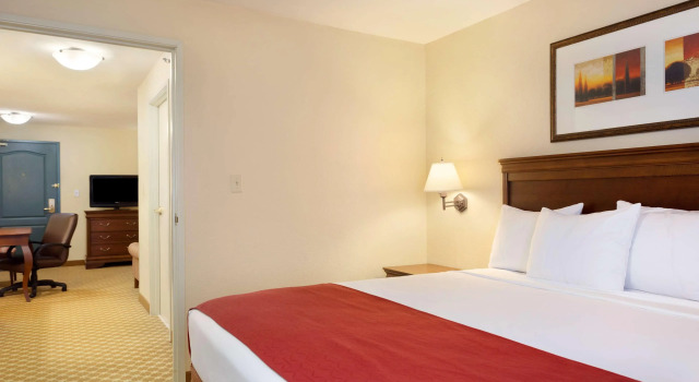 Country Inn & Suites by Radisson, Nevada, MO