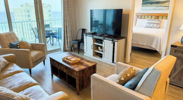 2BR Getaway Close to Beach w/ Pool & Balcony, Boek Appartement Gulf Shores 